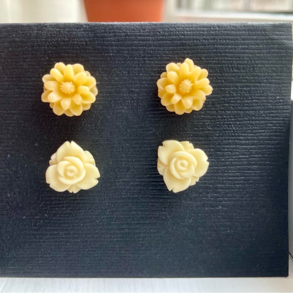 Floral Cream Earrings Set